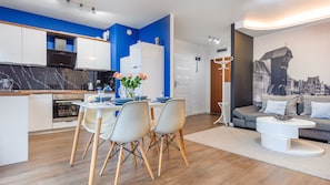 Apartamento (24A/45) | Zona de estar | Televisión de pantalla plana de 30 pulgadas con canales por cable