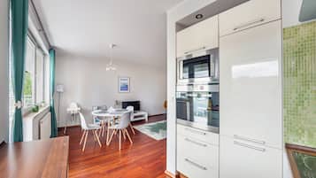 Apartment (33) | Eigene Kochnische | Kühlschrank, Herdplatte, Wasserkocher mit Kaffee-/Teezubehör