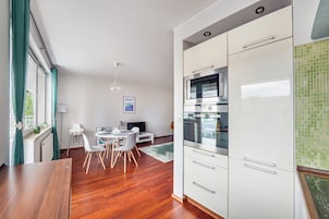 Apartment (33) | Dapur kecil peribadi | Peti sejuk, dapur, pembancuh kopi/teh, cerek elektrik 