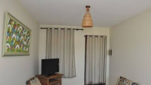 Habitación triple familiar | Área de sala de estar