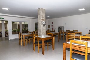 Free daily buffet breakfast  - Vila Real Apart hotel (Porto Nacional)