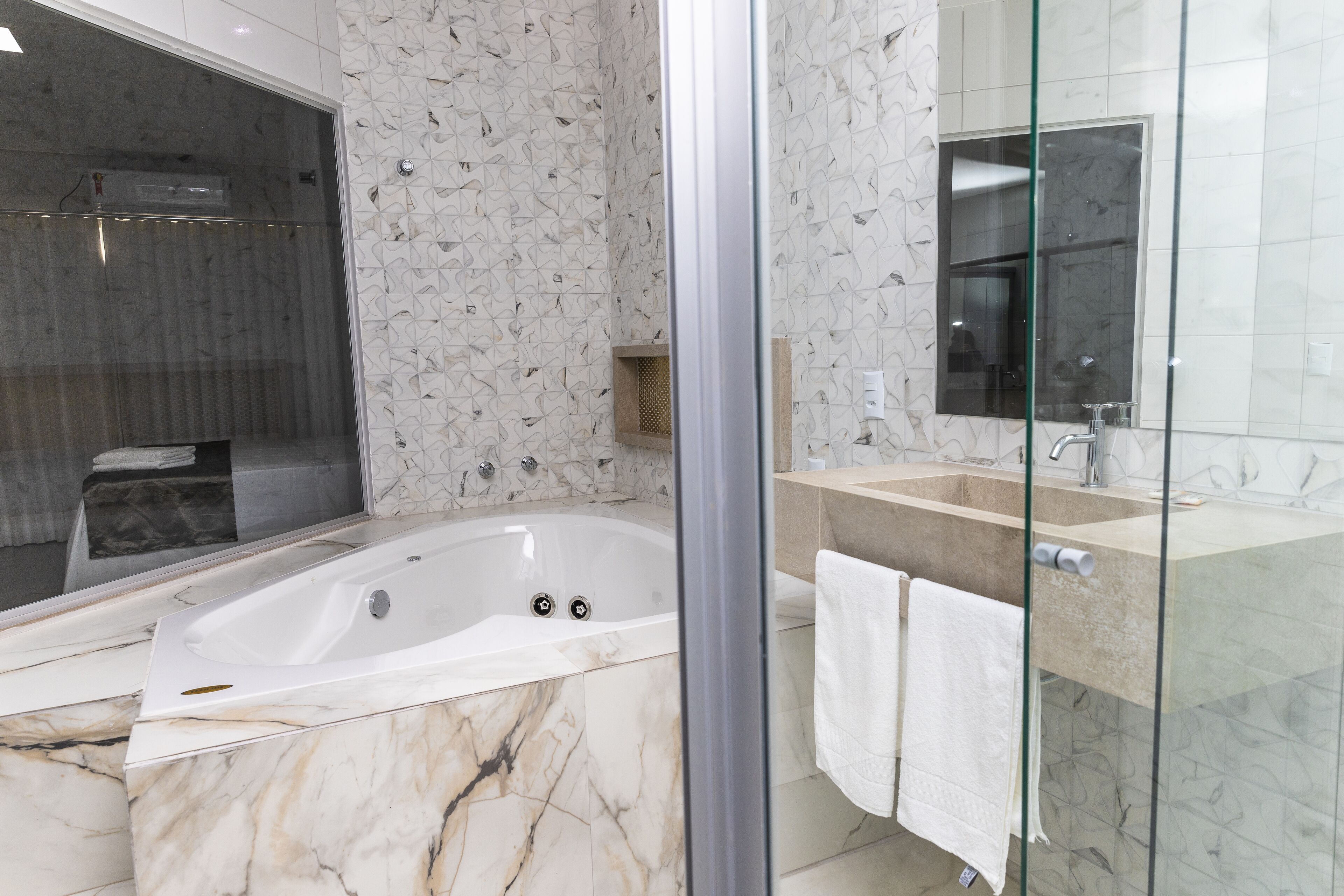 Quarto casal luxo, 1 quarto, vista para o jardim | Banheira de hidromassagem