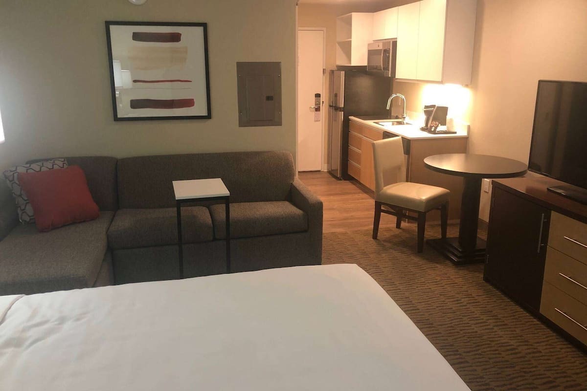 1 bedroom, desk, laptop workspace, free WiFi