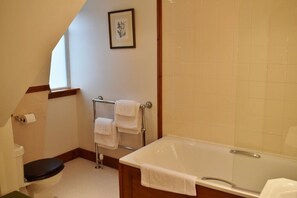 Bathroom - Keepers Cottage, a picturesque traditional stone cottage. (Dunkeld)