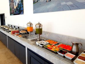 Daily buffet breakfast for a fee