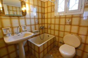 Apartment, 2 Bedrooms | Bathroom