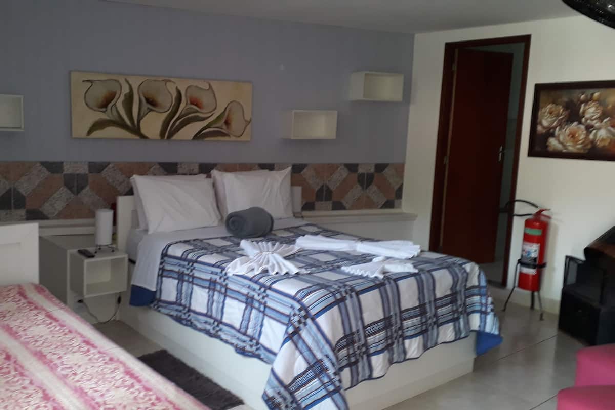 Standard Chalet | 2 bedrooms, hypo-allergenic bedding, in-room safe, iron/ironing board