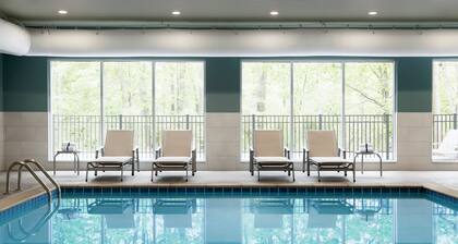 Holiday Inn Express & Suites Savannah W - Chatham Parkway by IHG