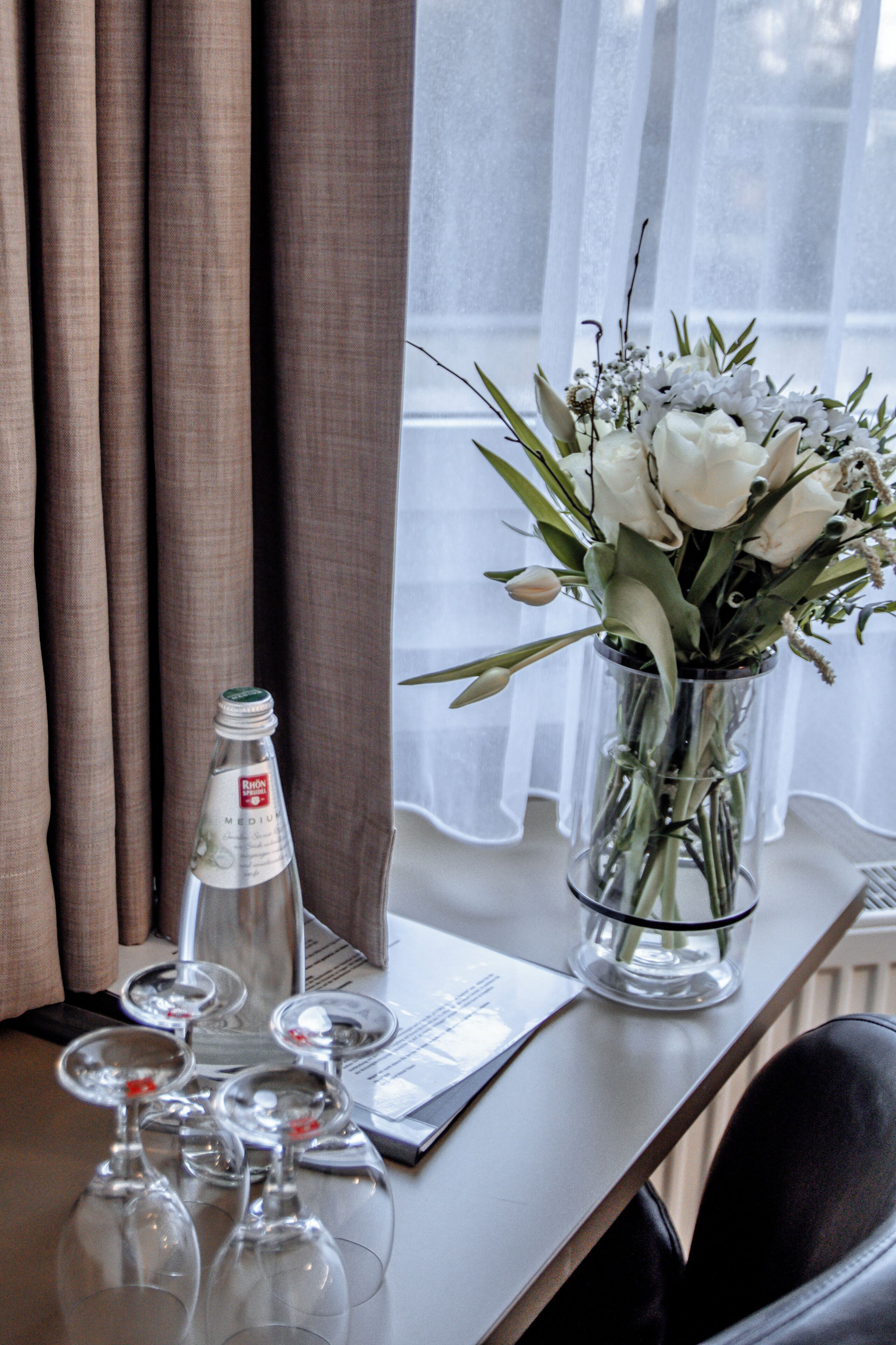 1 bedroom, hypo-allergenic bedding, desk, laptop workspace