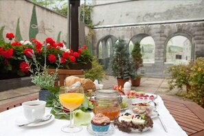 Outdoor dining - Central Hotel Garni (Würzburg)