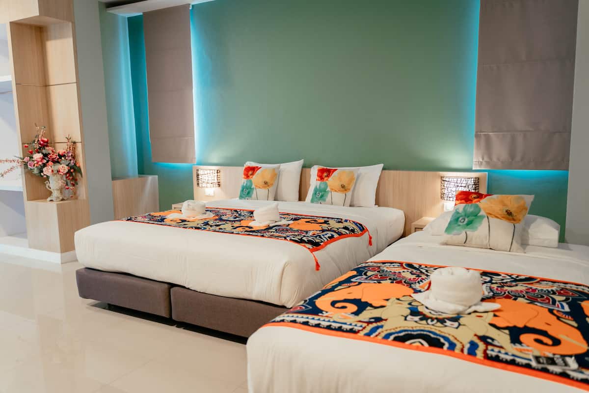 Standard Triple Room | Desk, free WiFi, bed sheets