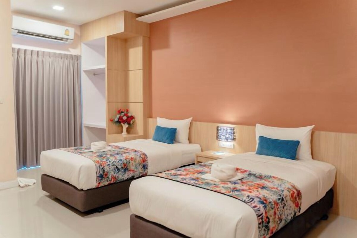 Twin Bedroom