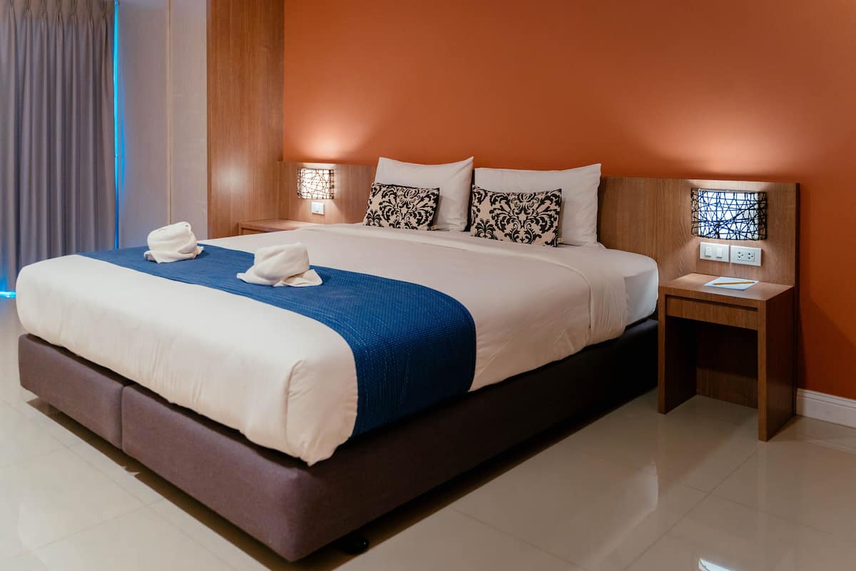 Standard Double Room, 1 King Bed, Non Smoking | Desk, free WiFi, bed sheets