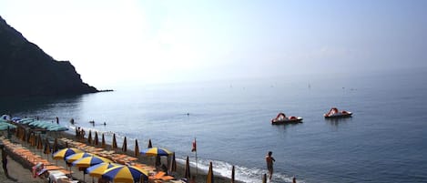 Plage privée à proximité, navette pour la plage, chaises longues