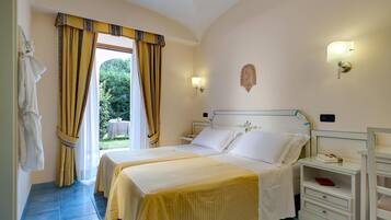 Minibar, Zimmersafe, Schreibtisch, schallisolierte Zimmer