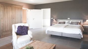 Deluxe Double Room | Individually decorated, individually furnished, desk, blackout curtains