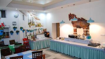 TĂ€gliches FrĂŒhstĂŒcksbuffet (40 PLN pro Person)