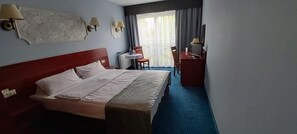 Soundproofing, iron/ironing board, free WiFi, bed sheets - Amigo Hotel (Sulejowek)