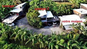 An aerial view of a property with two structures labeled 'Lounge' and 'votre maison'. - 3-star Lounge des hauts house with ocean & nature view (Etang-Salé les Hauts)
