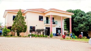 Mặt tiền nơi lưu trú