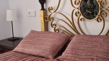 2 slaapkamers, geluiddichte muren, een strijkplank/strijkijzer, wifi