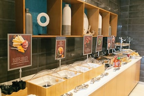 Free daily buffet breakfast  - SpringHill Suites by Marriott South Bend Notre Dame Area (South Bend)