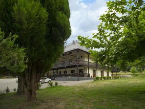 Exterior detail - Complejo O Piñeiral (Fonsagrada)