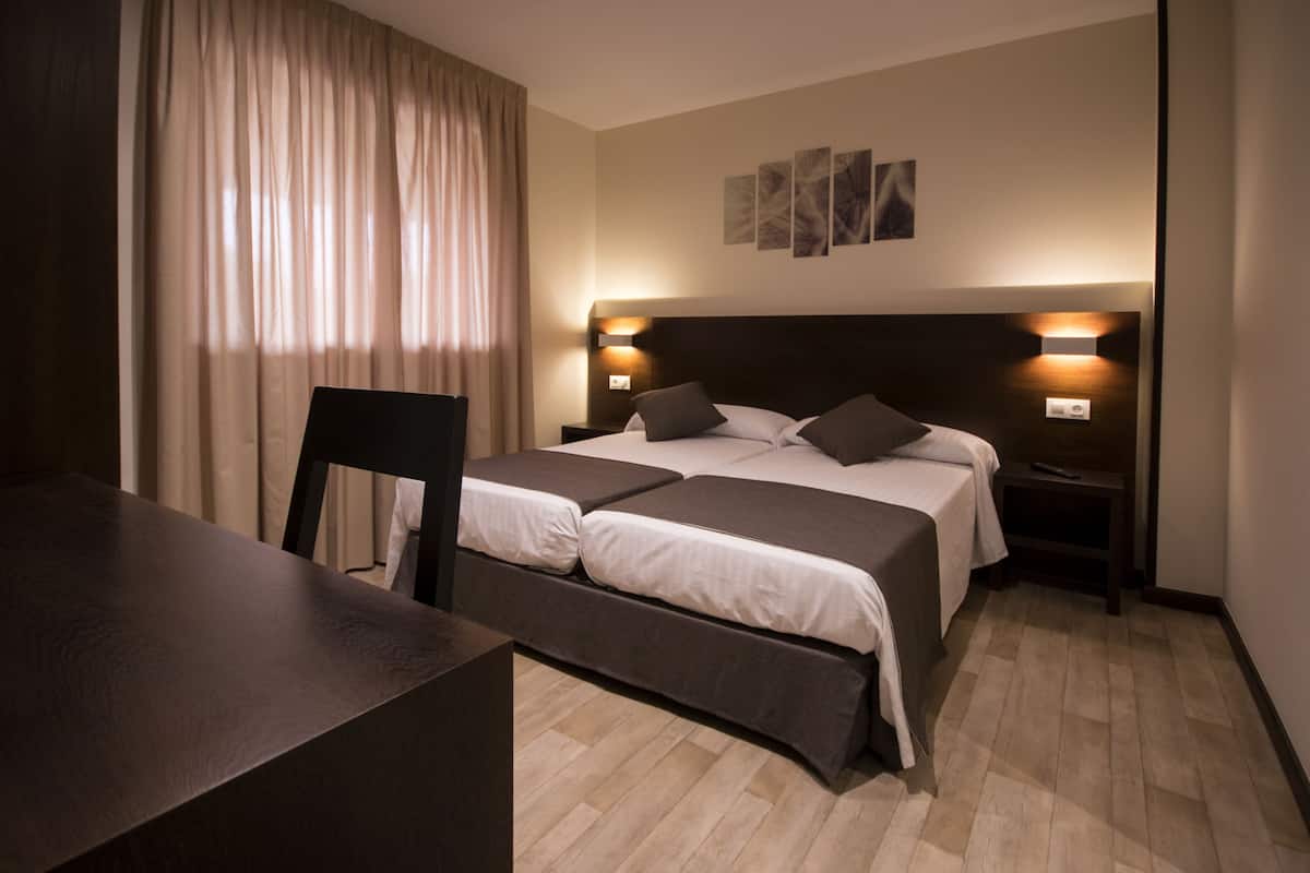 Twin Room, Mountain View | Premium bedding, down duvets, memory-foam beds, in-room safe