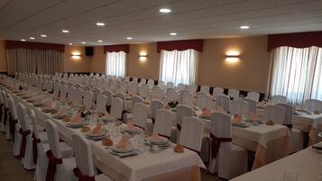 Lunch and dinner served, local cuisine