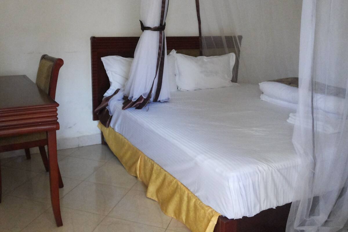 Single Room, Shared Bathroom | Desk, soundproofing, free WiFi, bed sheets