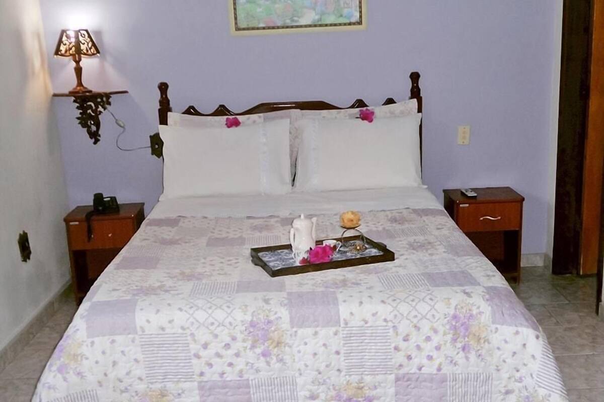Minibar, free WiFi, bed sheets