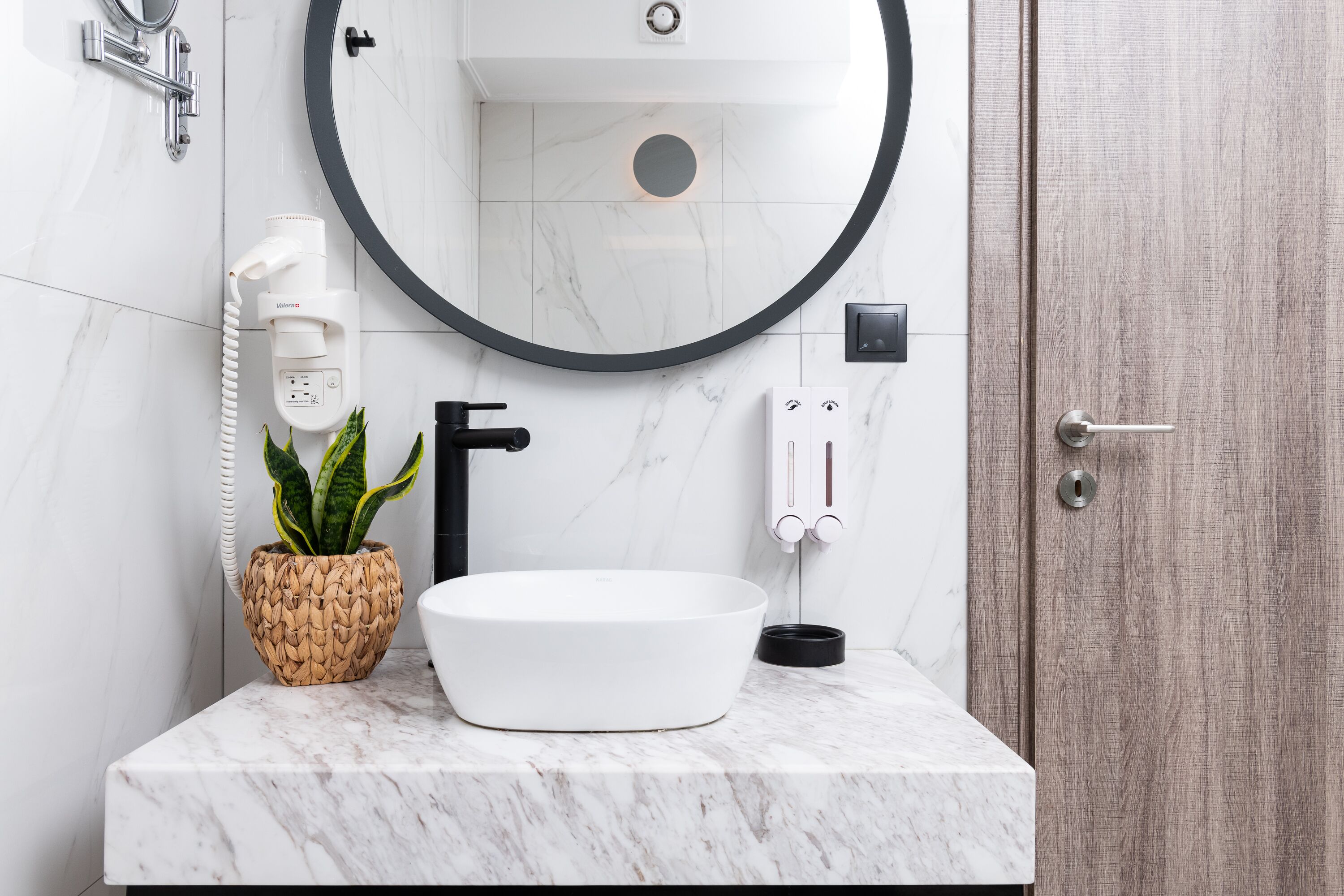 executive double room | bathroom | shower, designer toiletries, hair dryer, slippers