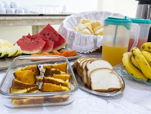 Sudah termasuk sarapan prasmanan setiap hari