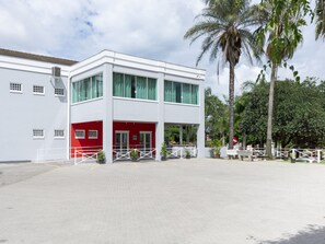 Free self-parking - OYO Hotel Cosmópolis, Sao Paulo (Cosmópolis)