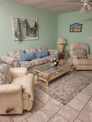 Smart TV - Cozy beach townhouse within walking distance to the beach. (Miramar Beach)