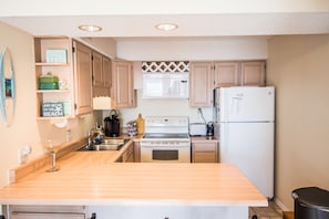 冰箱、微波炉、烤箱、炉灶