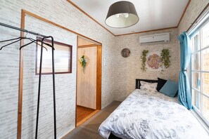 Casa, para no fumadores, Terraza (Private Vacation Home) | 3 habitaciones, edredón, decoración personalizada y muebles diferentes 