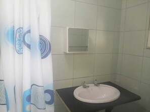 Toallas, jabón, papel de baño