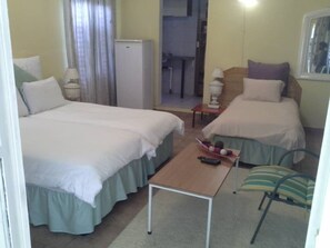 Habitación familiar | Tabla de planchar con plancha, wifi gratis y ropa de cama
