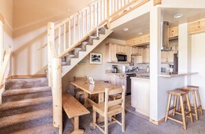 Fridge, microwave, oven, stovetop - Western Slopes 18-Close to Canyon Lodge-completely remodeled & garage parking (Mammoth Lakes)