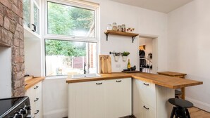 Private kitchen - Cosy and Family-friendly Home in Greater Manchester (Stockport)