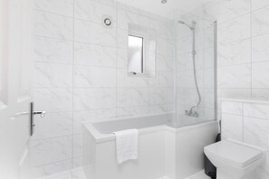 Bathtub - Modern 2 Bed, for up to 4, Excel/city Airport (London)
