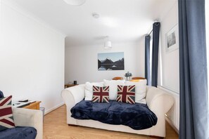 2 bedrooms, iron/ironing board, bed sheets