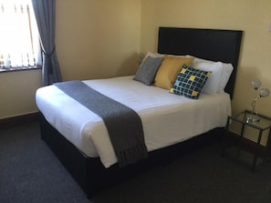 Economy tweepersoonskamer | Individueel gedecoreerd, individueel gemeubileerd