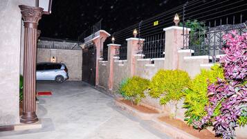 Parkir mandiri gratis