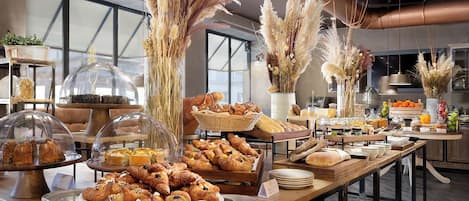 Free daily buffet breakfast