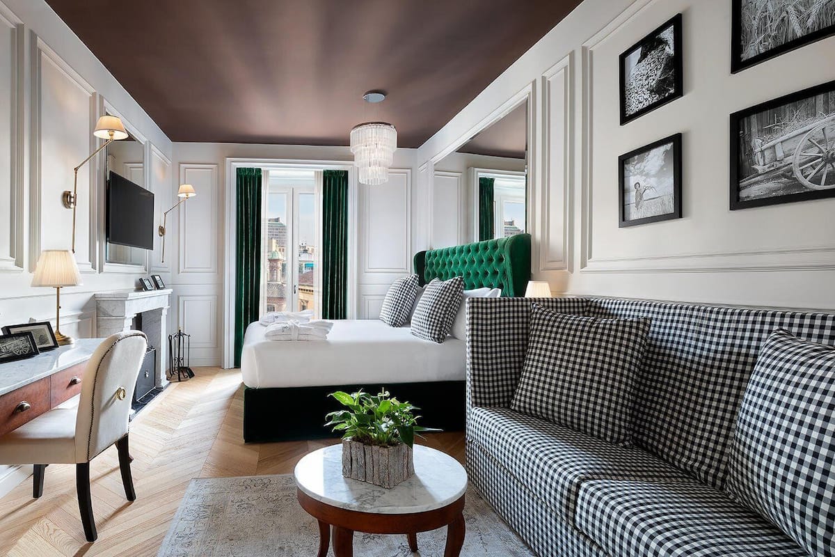 Donzen dekbedden, een minibar, een kluis op de kamer, een bureau