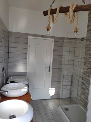 Chambre Familiale | Salle de bain