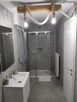 Double Room, Courtyard View, Ground Floor | Bathroom | Shower, hair dryer, bidet, towels