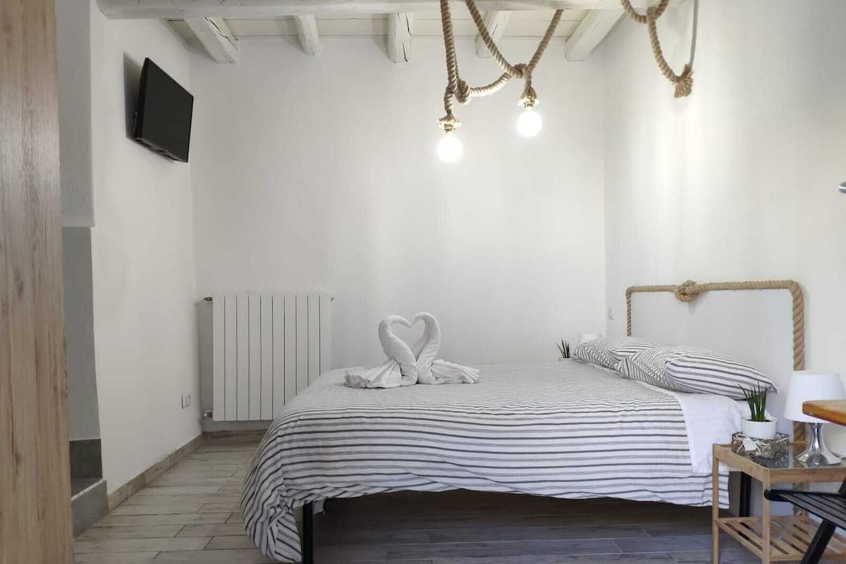 Double Room, Courtyard View, Ground Floor | Desk, free WiFi, individually decorated, individually furnished